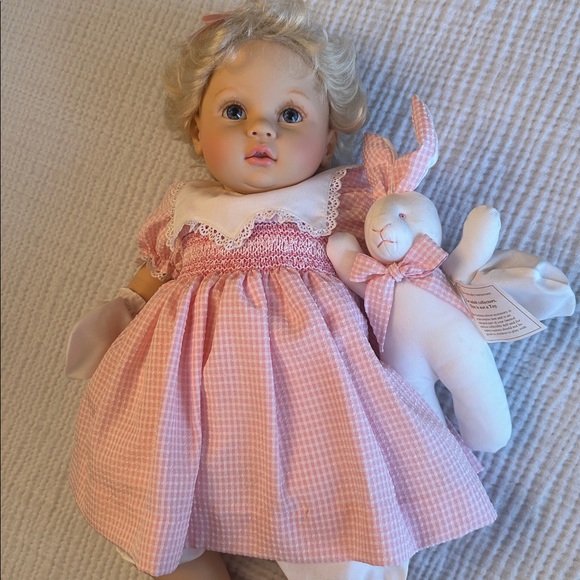 NIB Vintage Pauline's LE 51/1800 Mandy Vinyl Pink Gingham Doll with Bunny